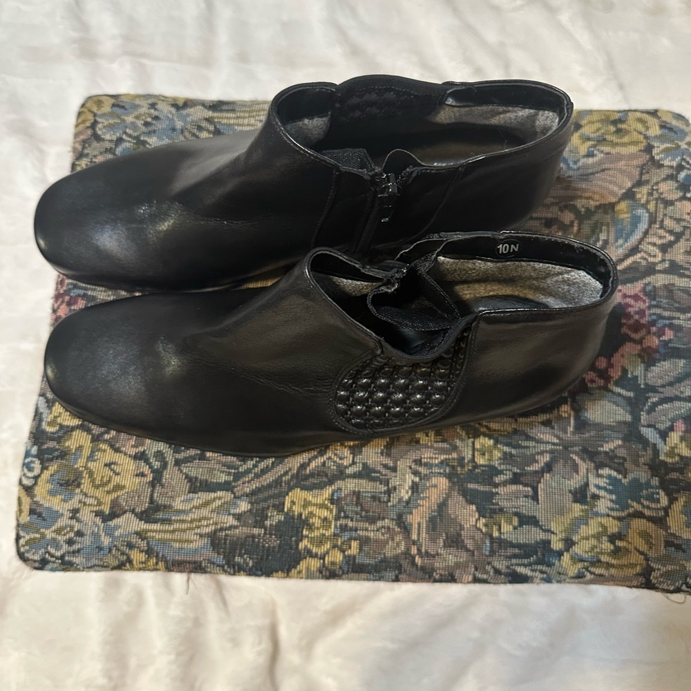 Black Sesto Meucci leather size 10N women ankle boots NWOB